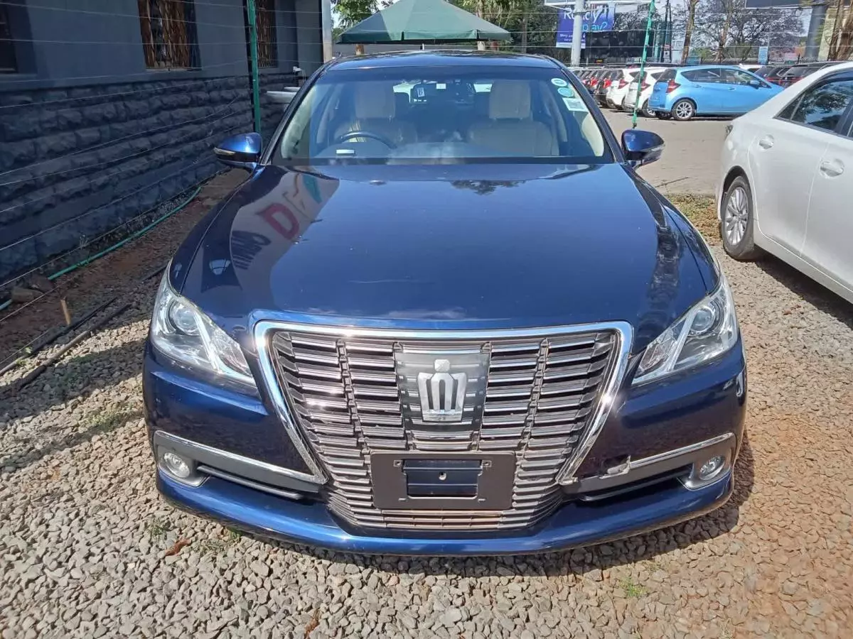 Toyota Crown Royal saloon    - 2016