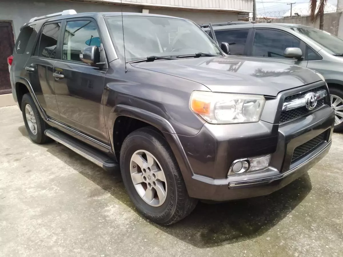 Toyota 4-Runner   - 2010