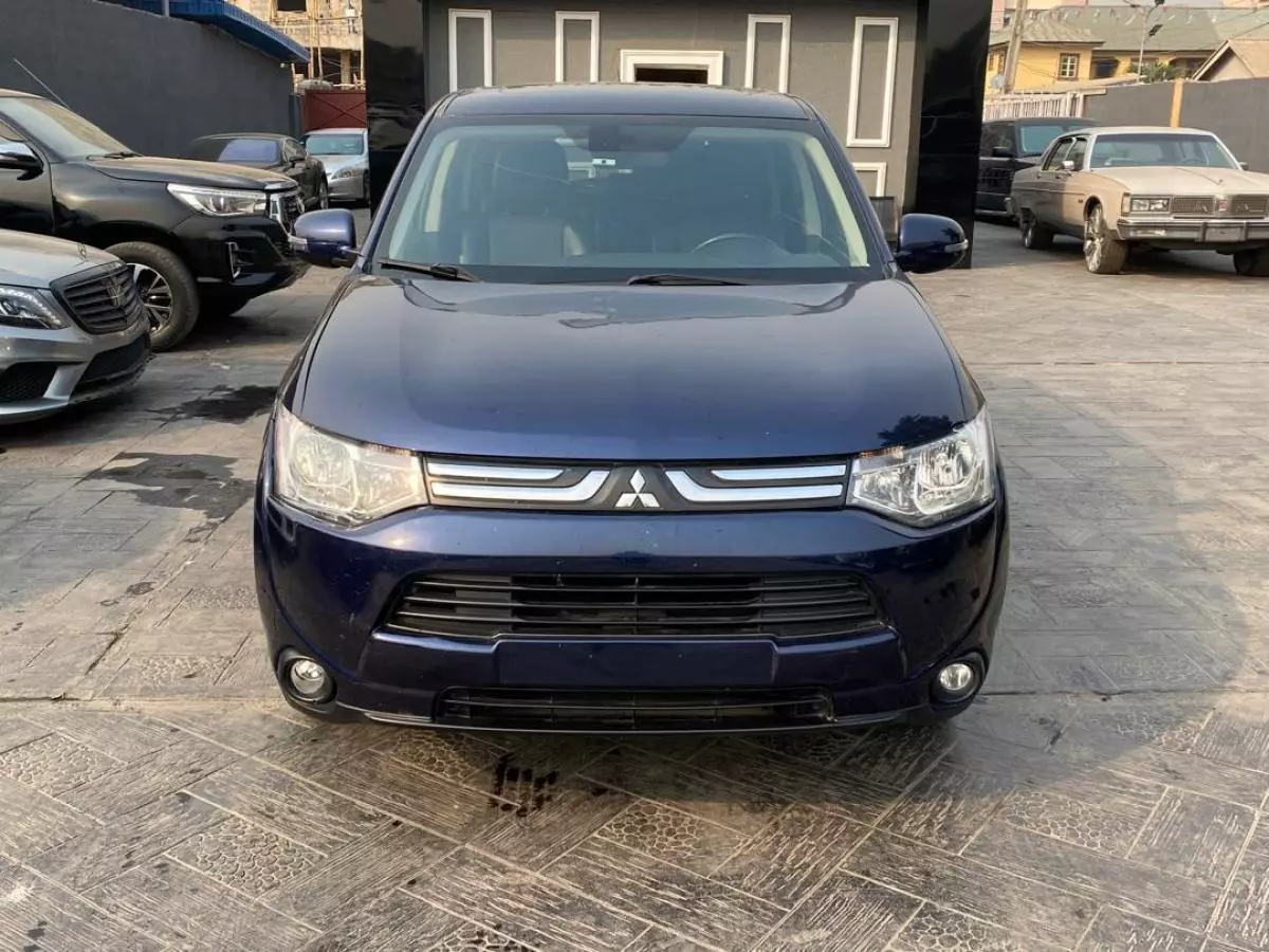 Mitsubishi OUTLANDER   - 2014