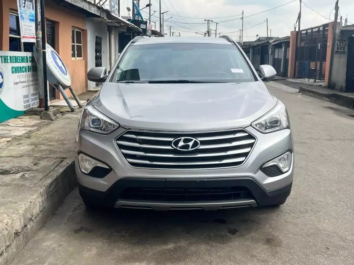 Hyundai Santa Fe   - 2104