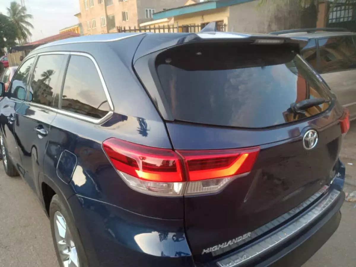 Toyota Highlander   - 2015