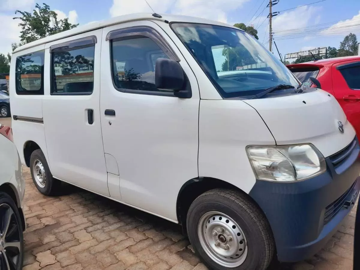 Toyota Town Ace   - 2016