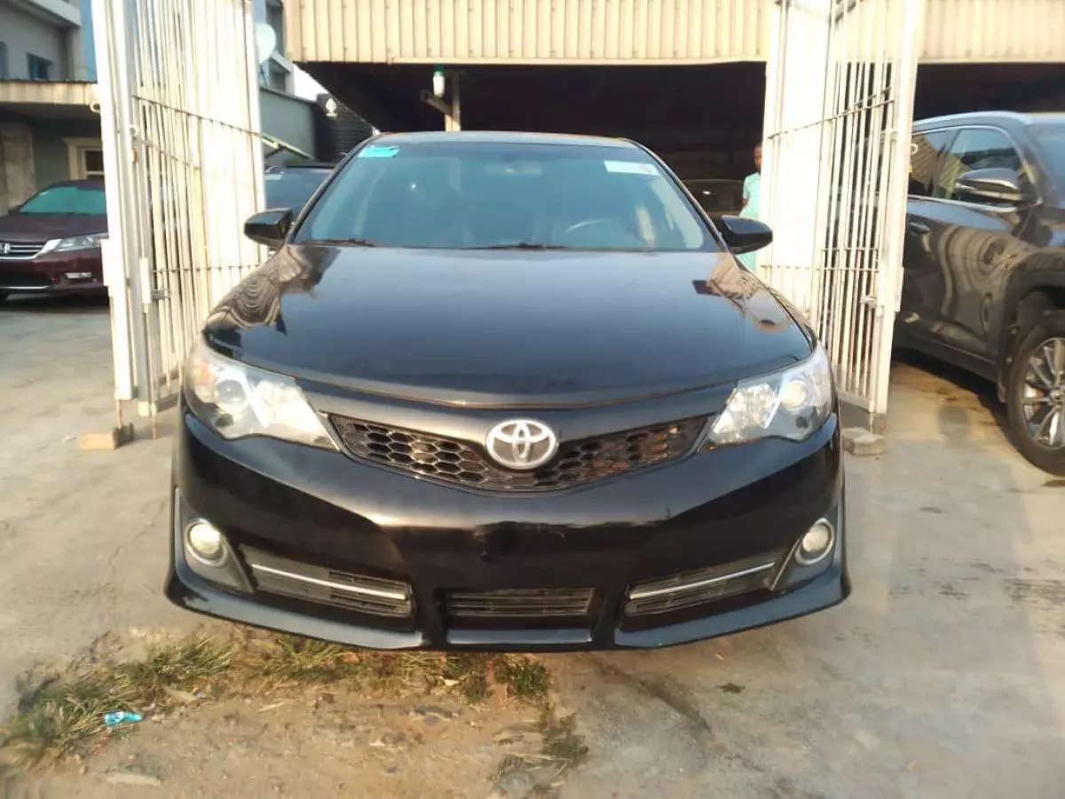 Toyota Camry   - 2013