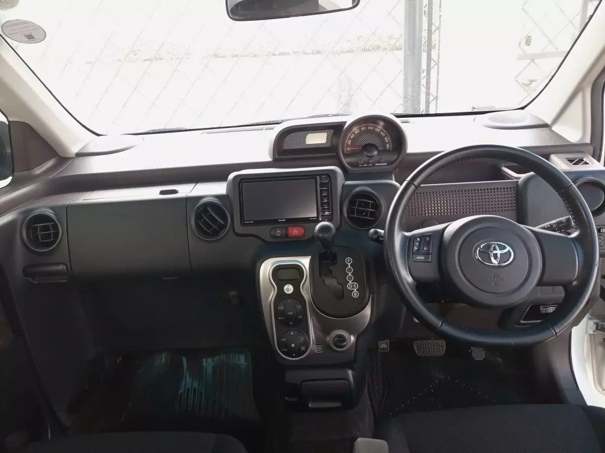 Toyota Spade  - 2016