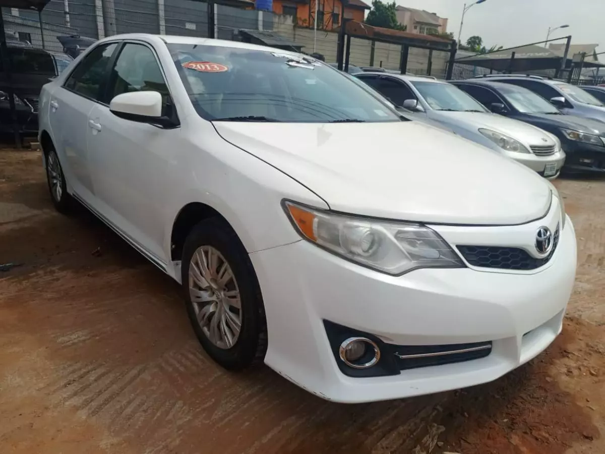 Toyota Camry   - 2014