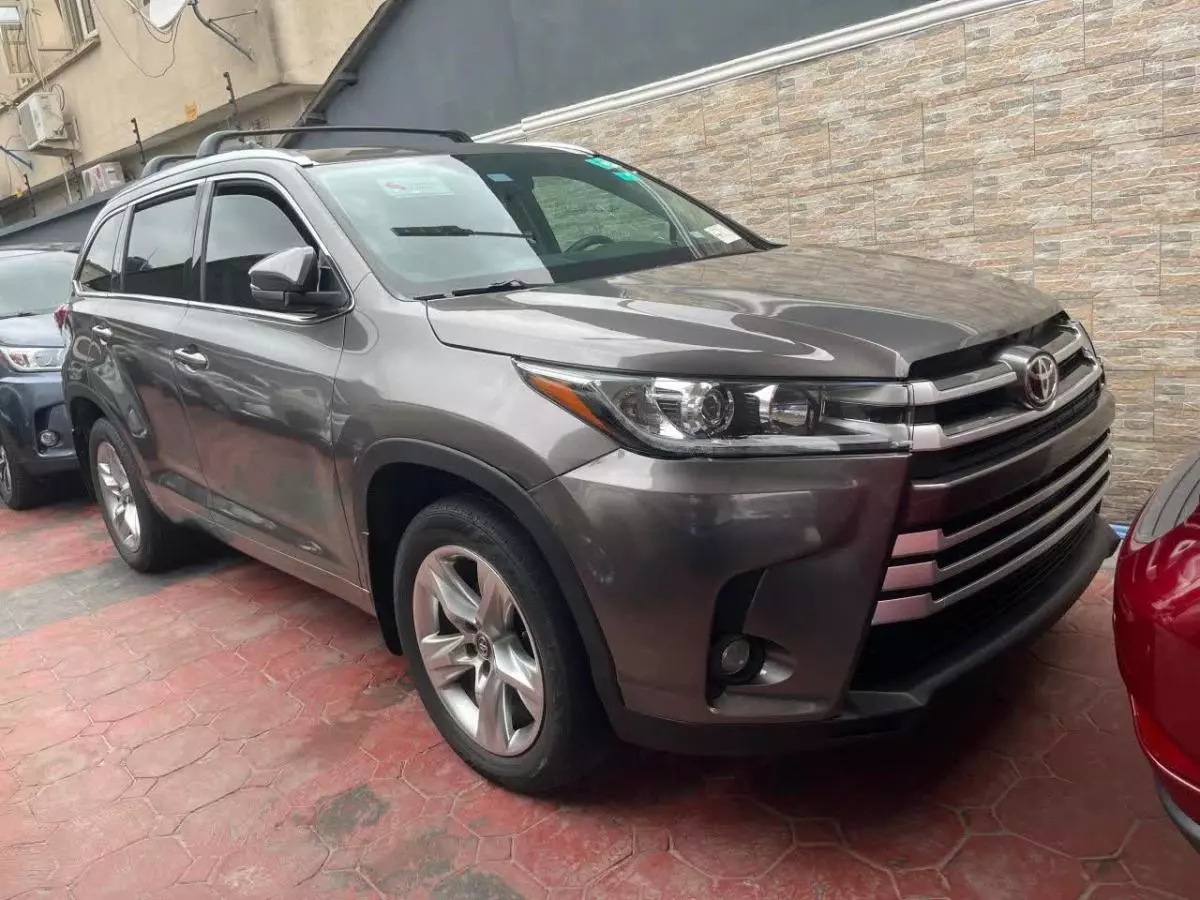 Toyota Highlander   - 2016