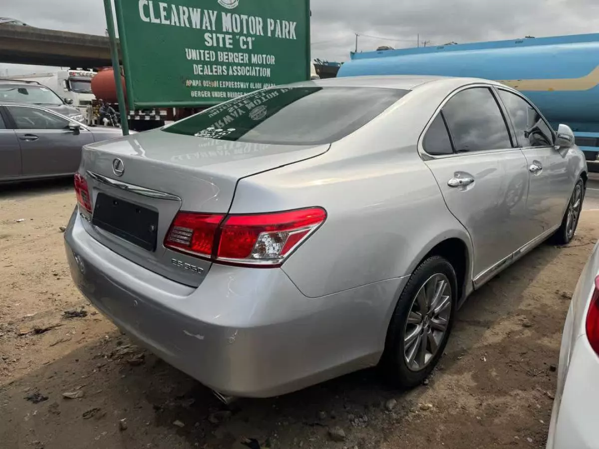 Lexus ES 350   - 2012