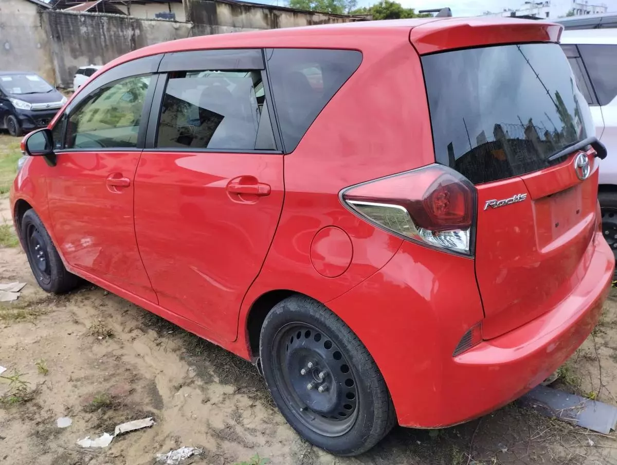 Toyota Ractis   - 2016