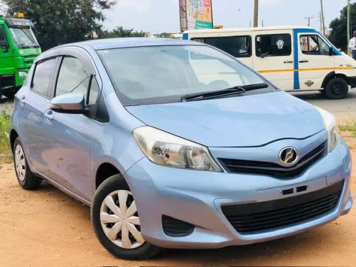 Toyota Vitz   - 2013