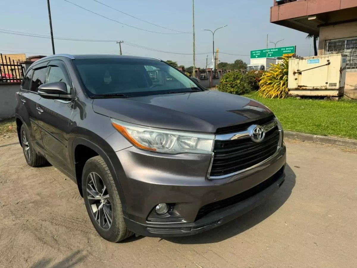 Toyota Highlander   - 2016