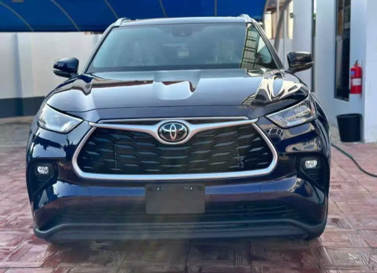 Toyota Highlander   - 2021