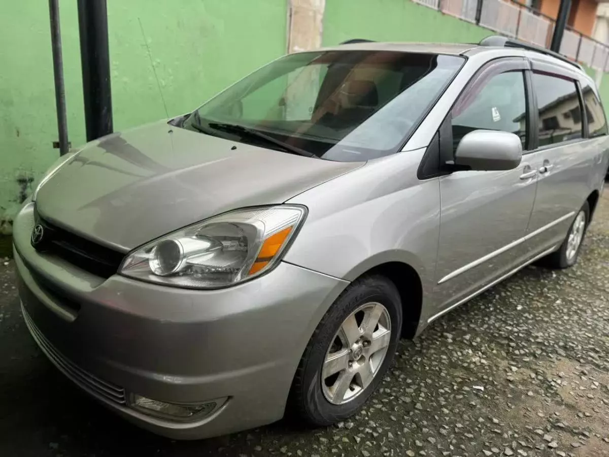 Toyota Sienna   - 2004