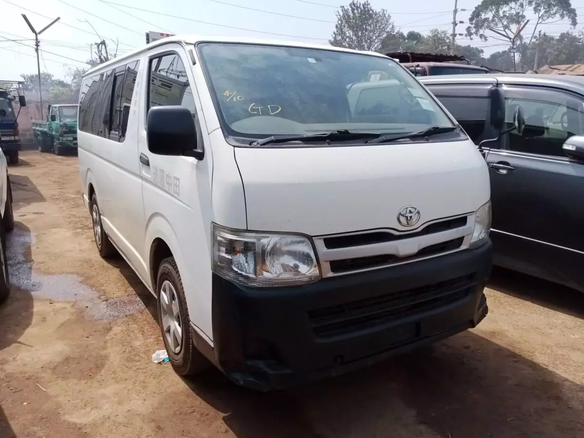 Toyota Hiace   - 2012