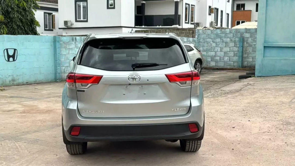 Toyota Highlander   - 2016