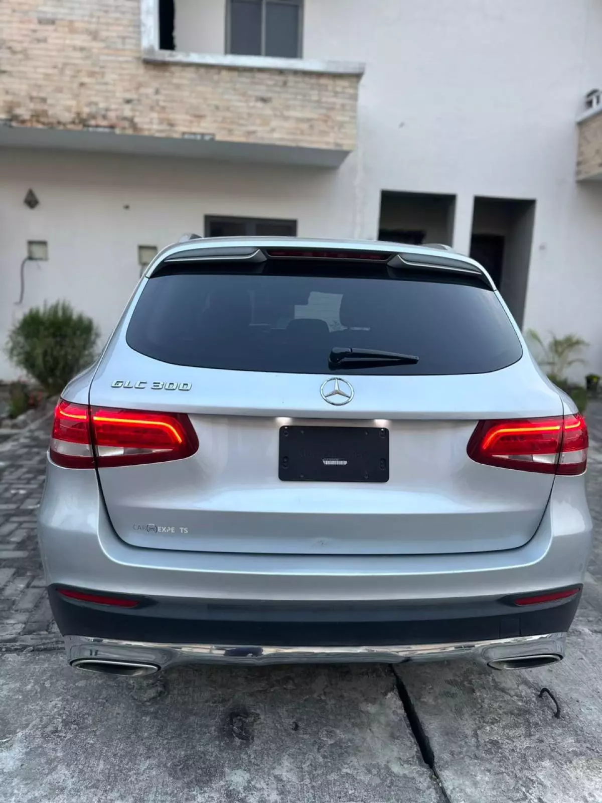 Mercedes-Benz GLC 300   - 2016