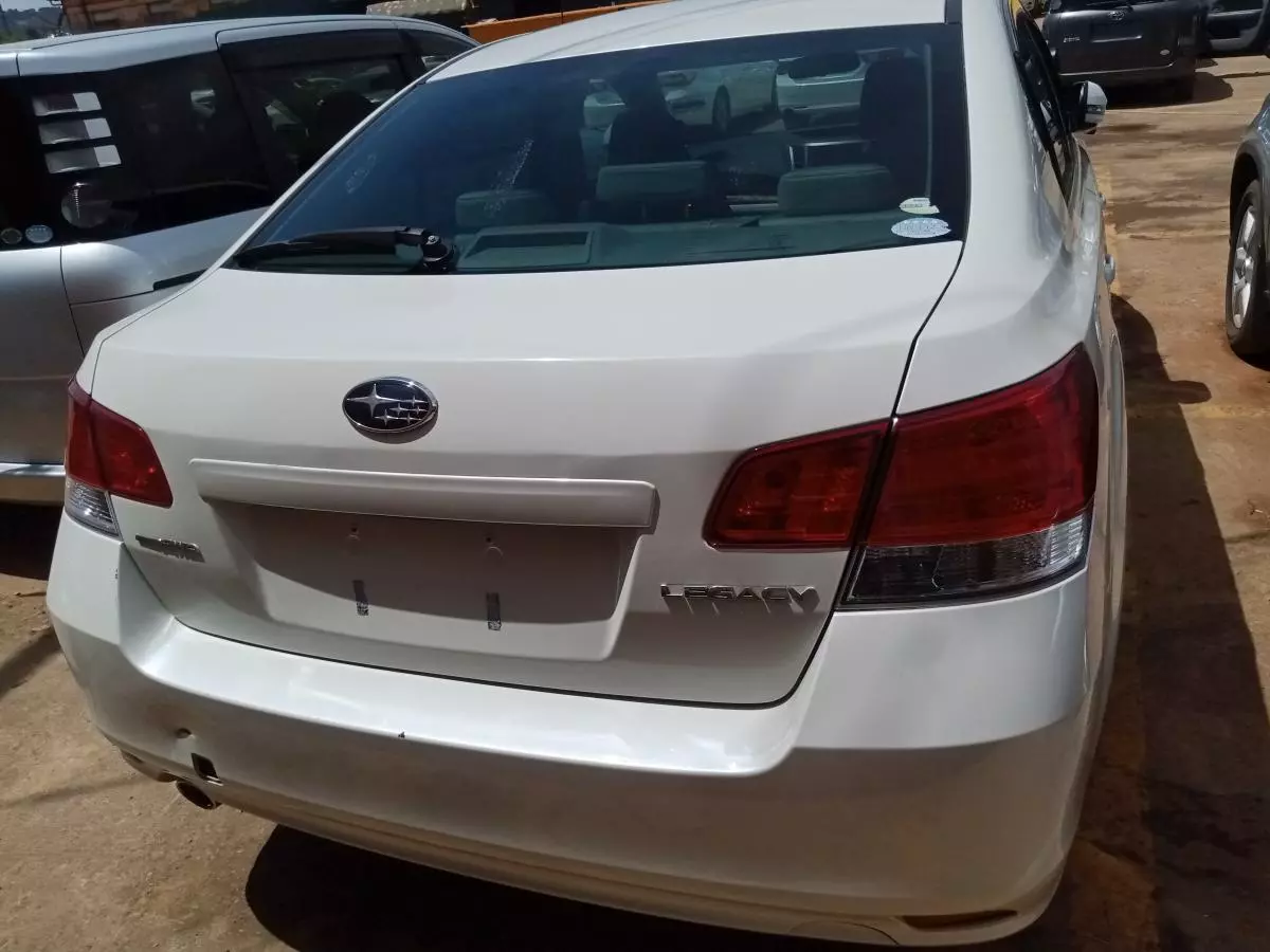 Subaru Legacy   - 2009