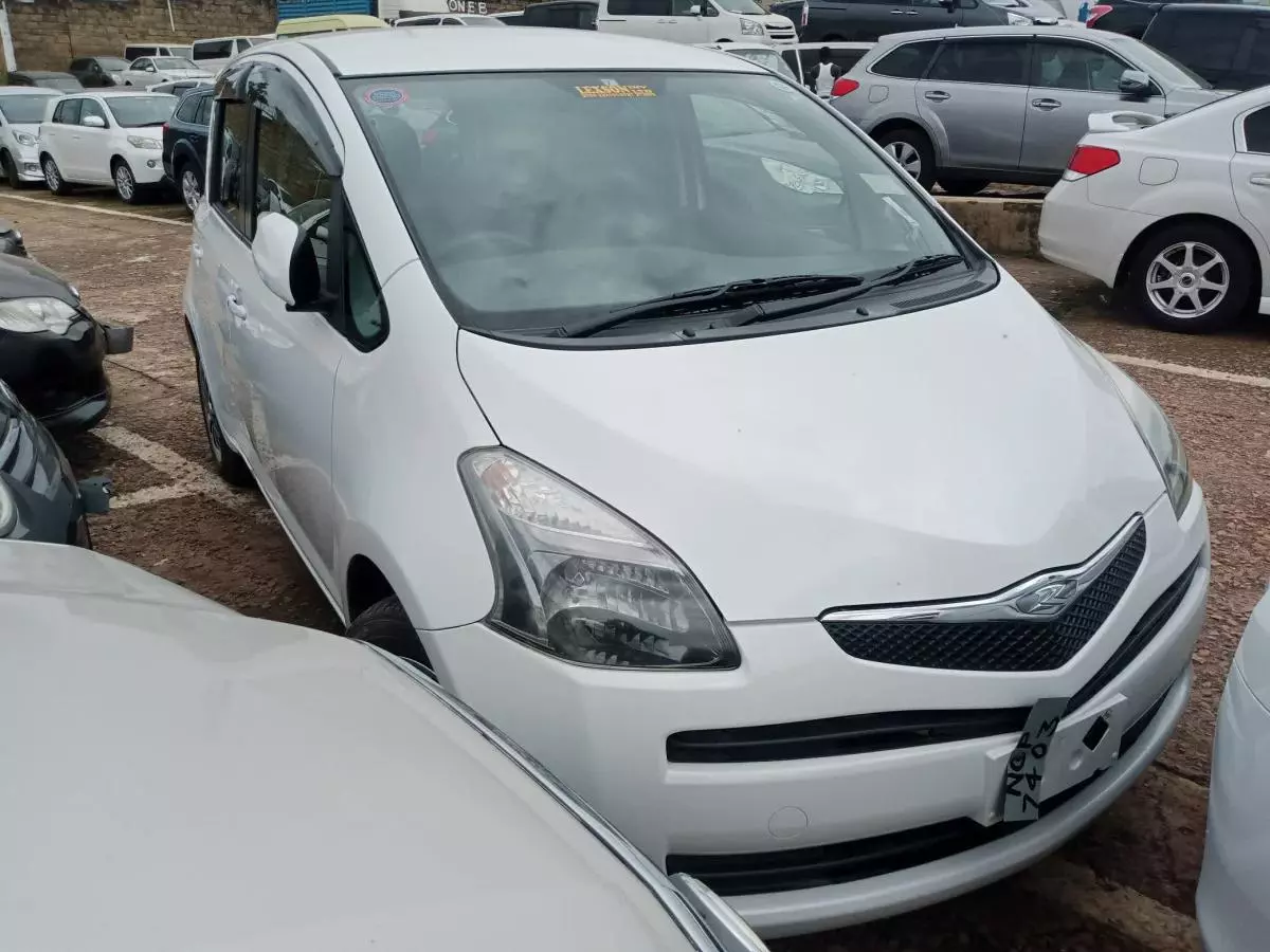 Toyota Ractis - 2009