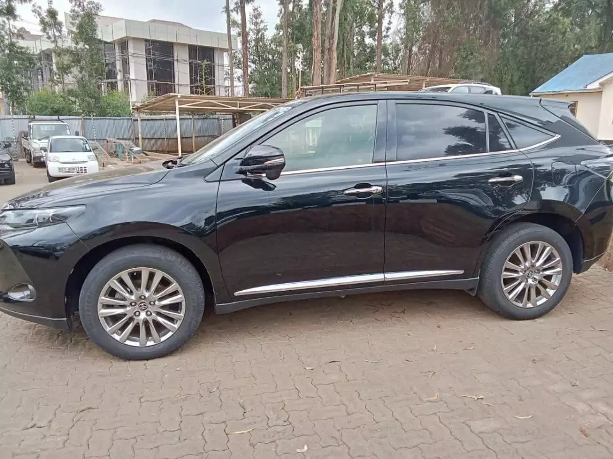 Toyota Harrier   - 2016