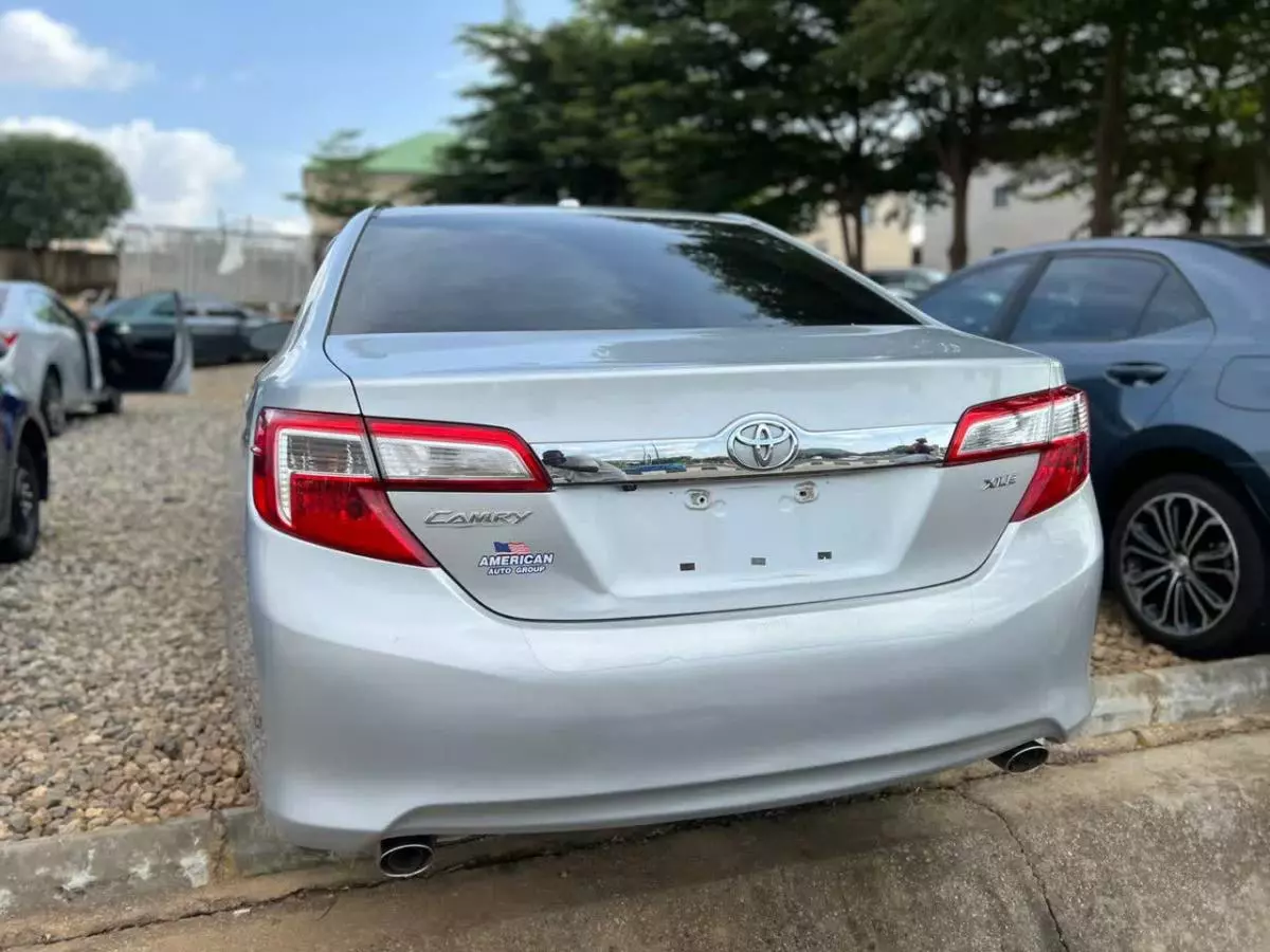 Toyota Camry   - 2012