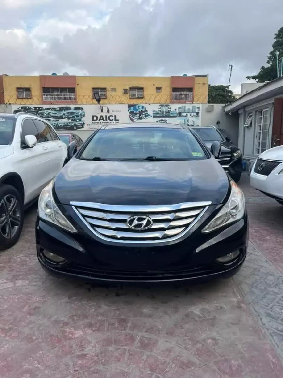 Hyundai Sonata   - 2012