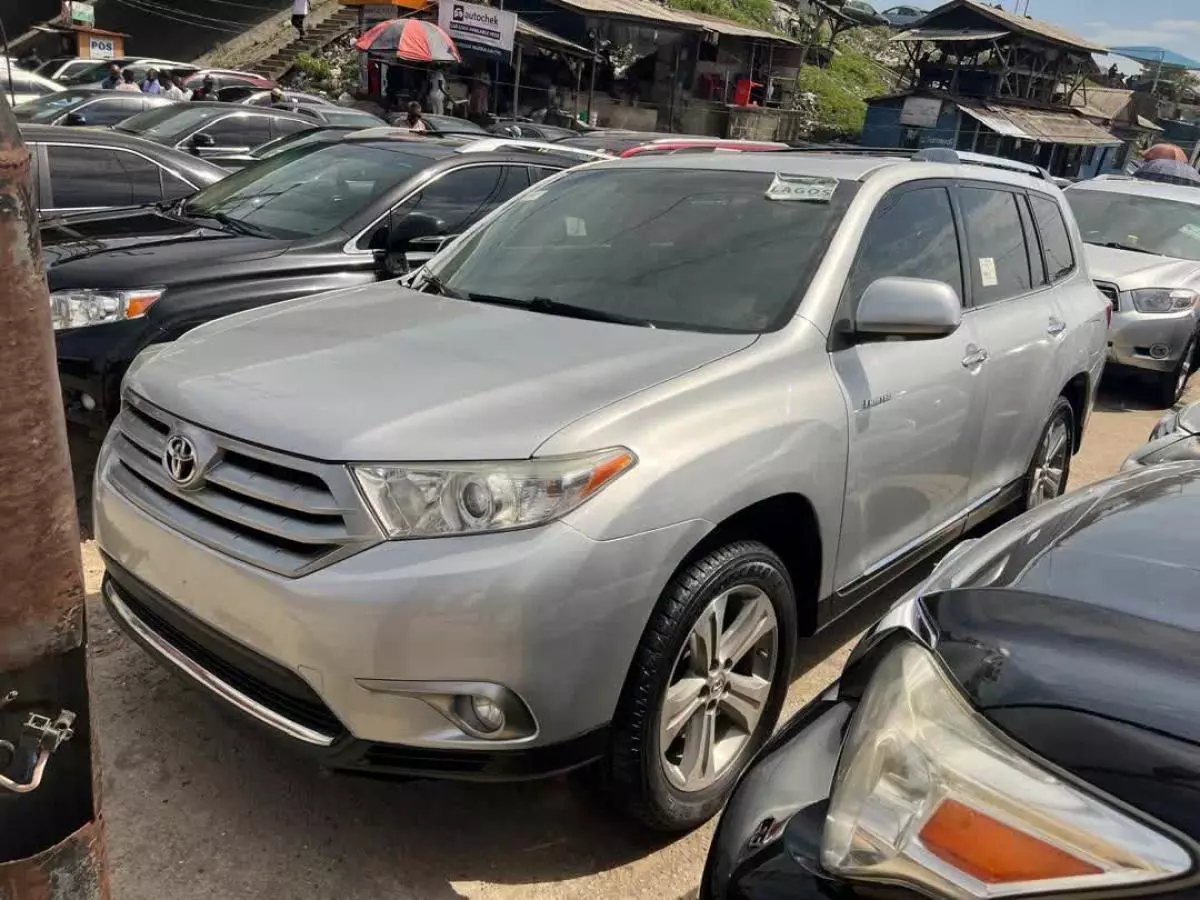 Toyota Highlander   - 2013