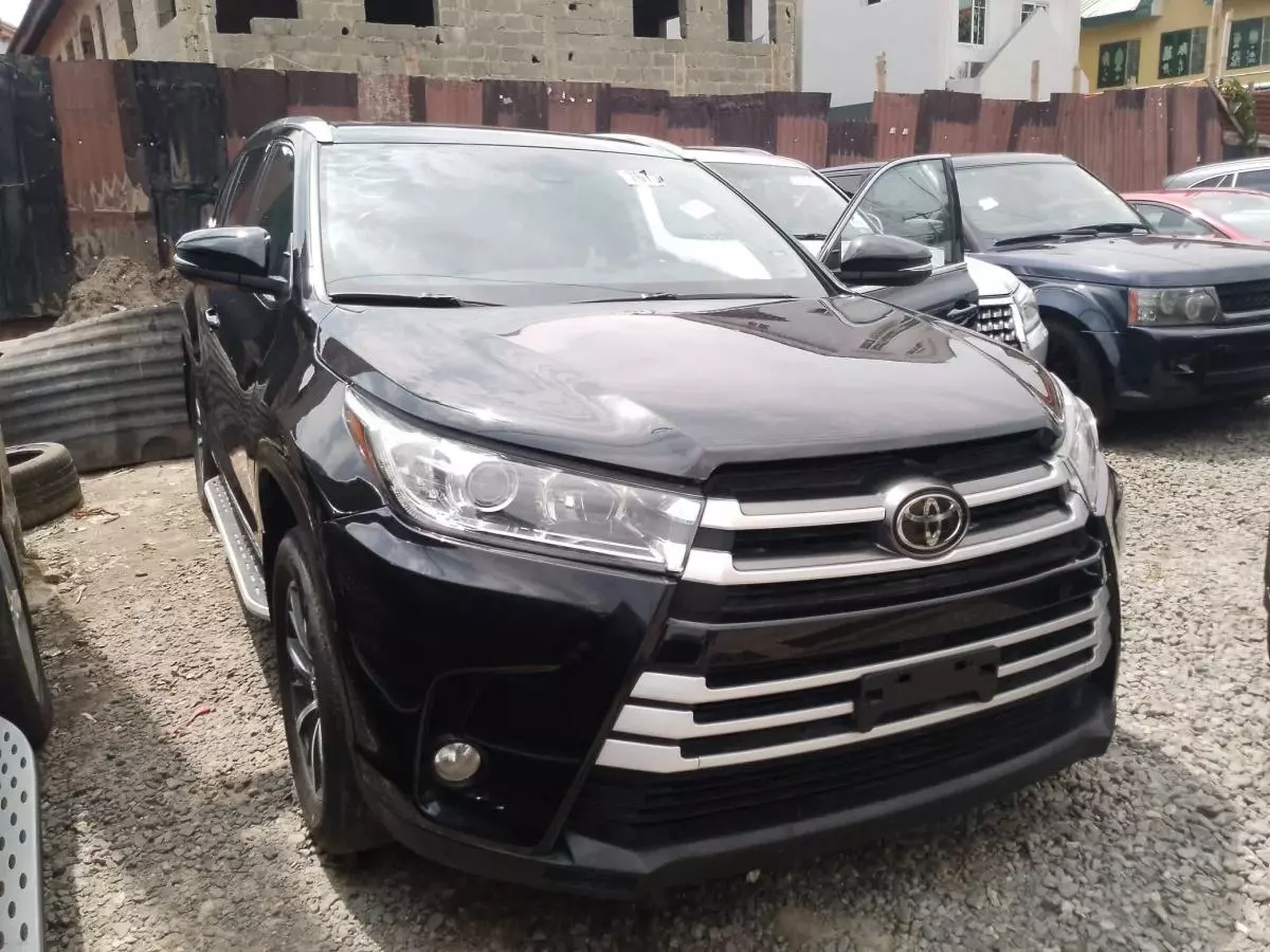 Toyota Highlander   - 2017