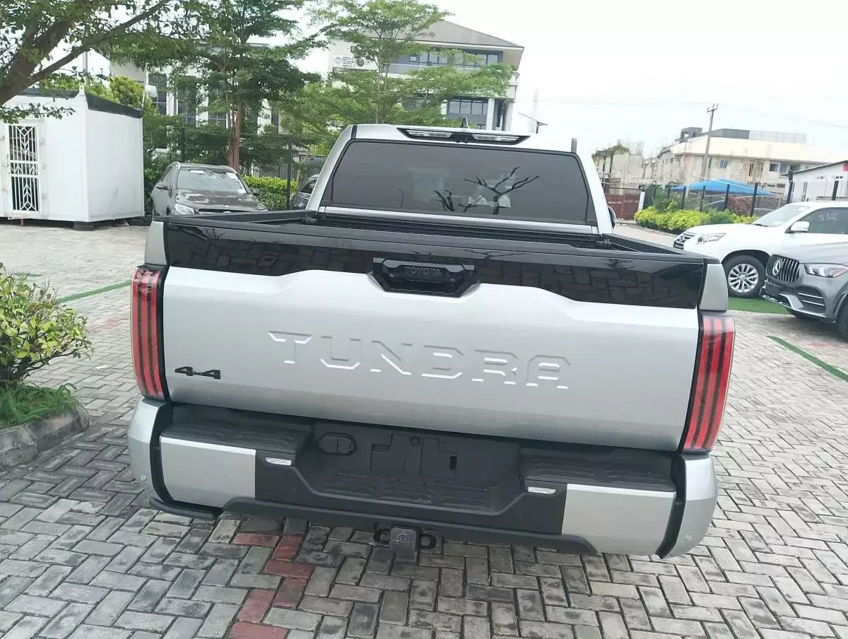 Toyota Tundra   - 2022