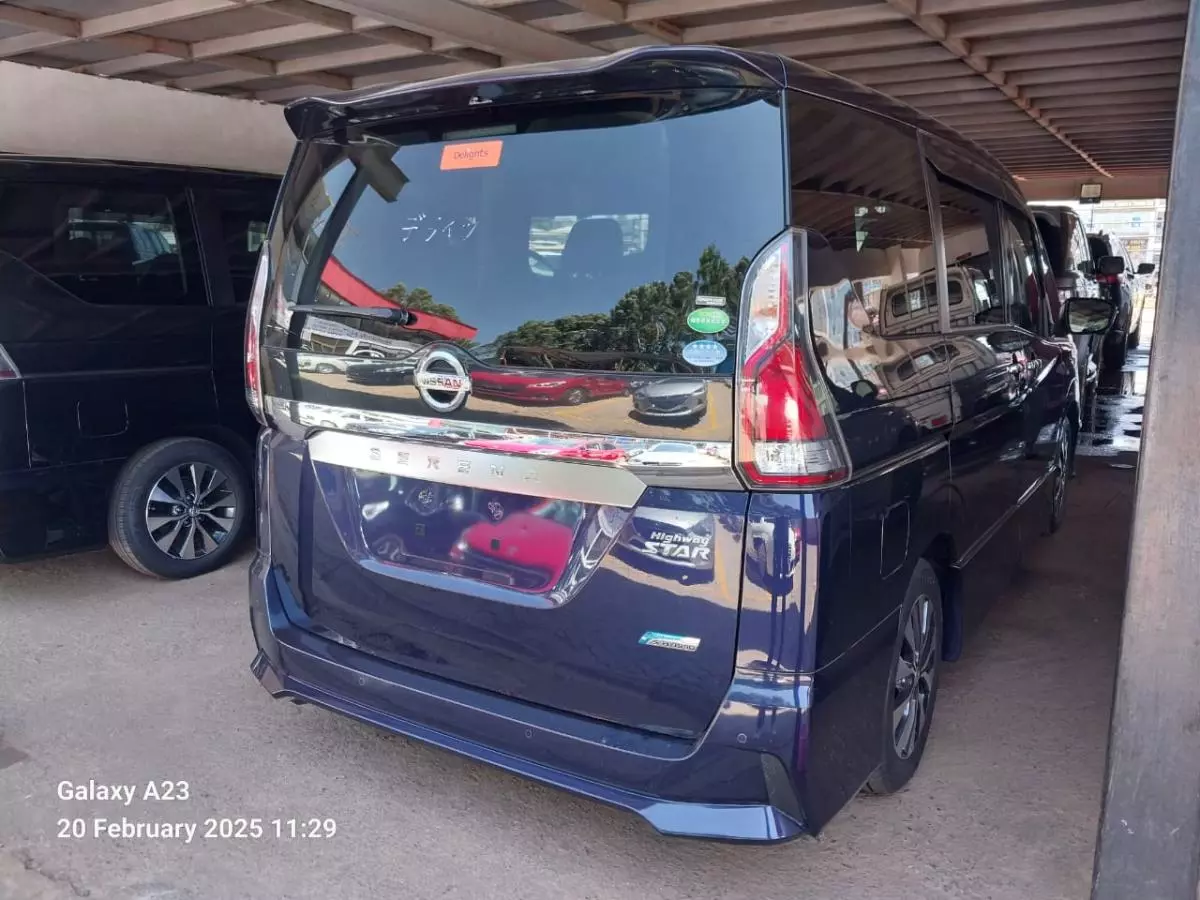 Nissan Serena Hybrid    - 2017