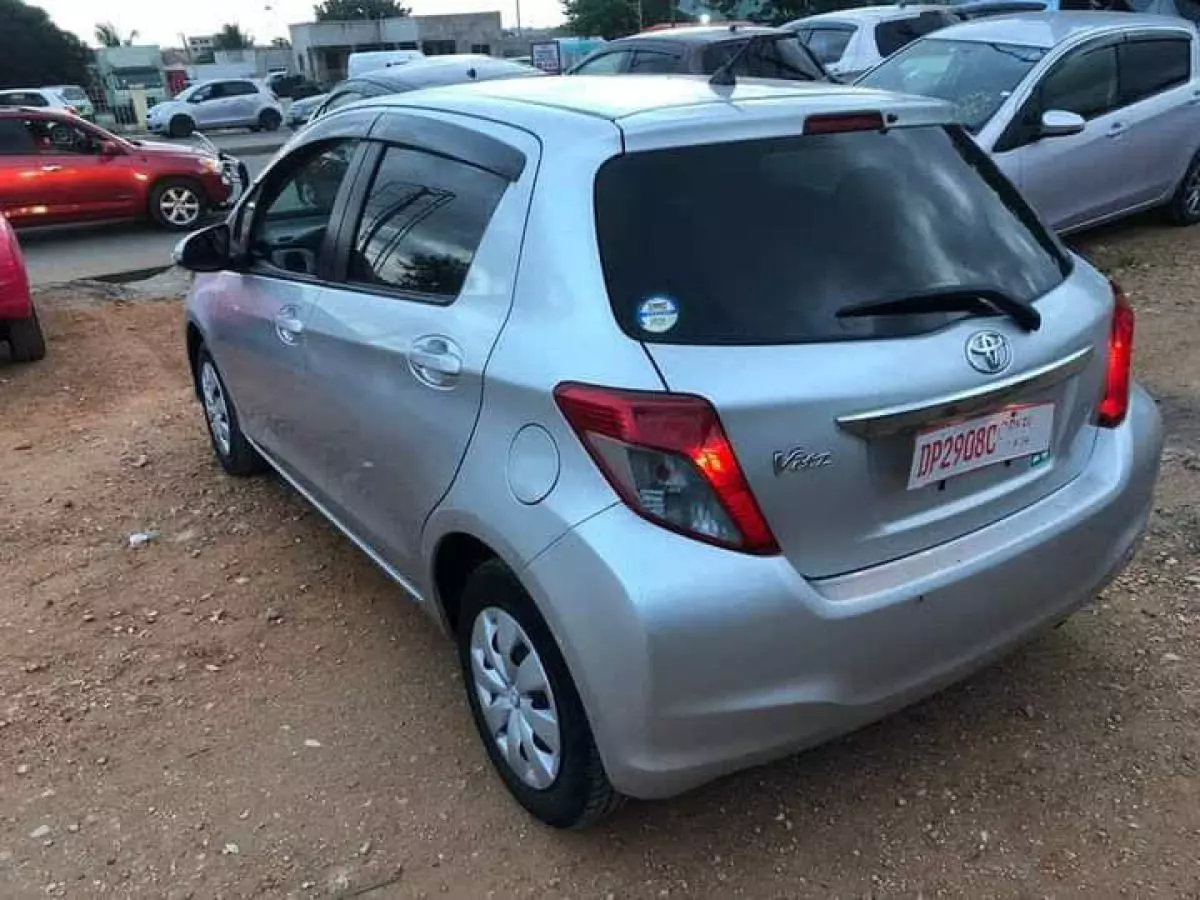 Toyota Vitz   - 2012