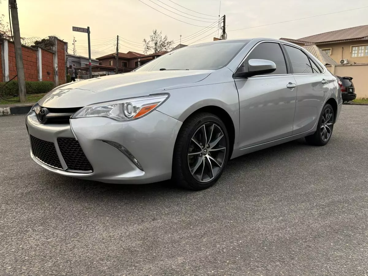 Toyota Camry   - 2016