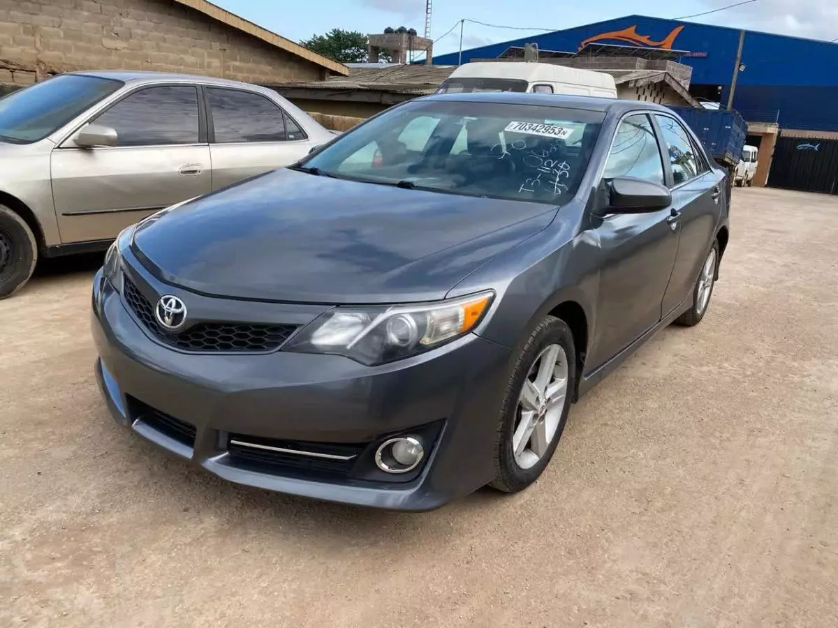 Toyota Camry   - 2012