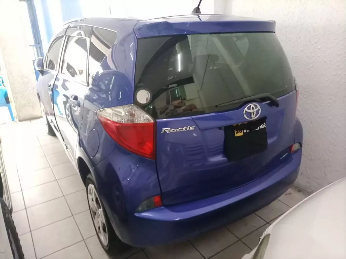 Toyota Ractis - 2013