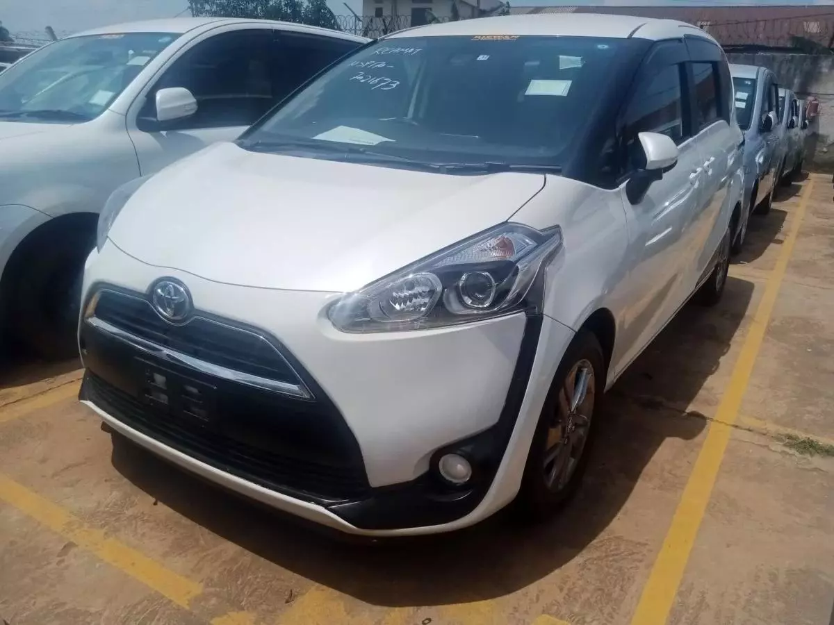 Toyota Sienta Hybrid    - 2014