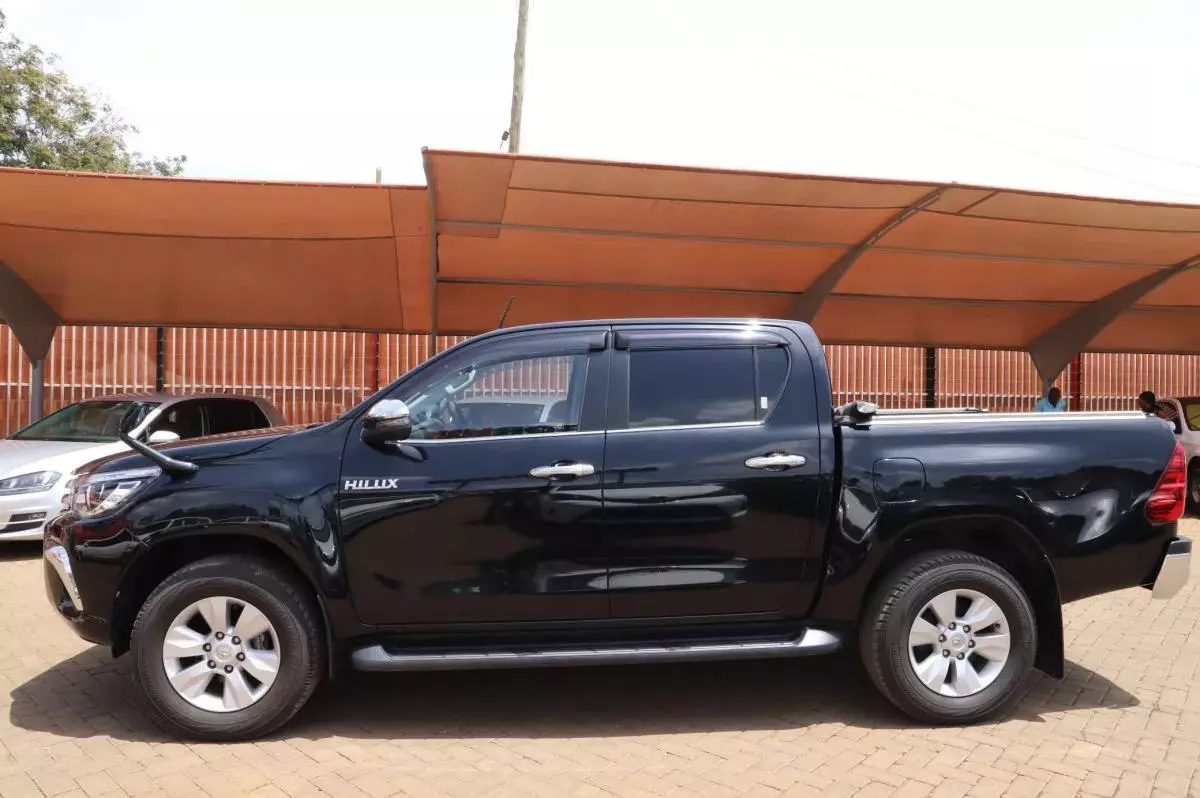 Toyota Hilux   - 2018