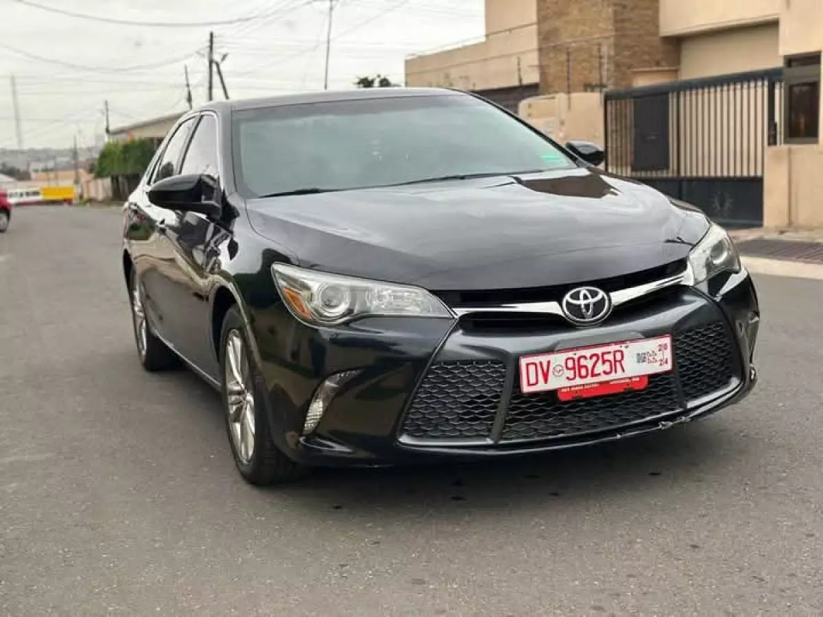 Toyota Camry   - 2016