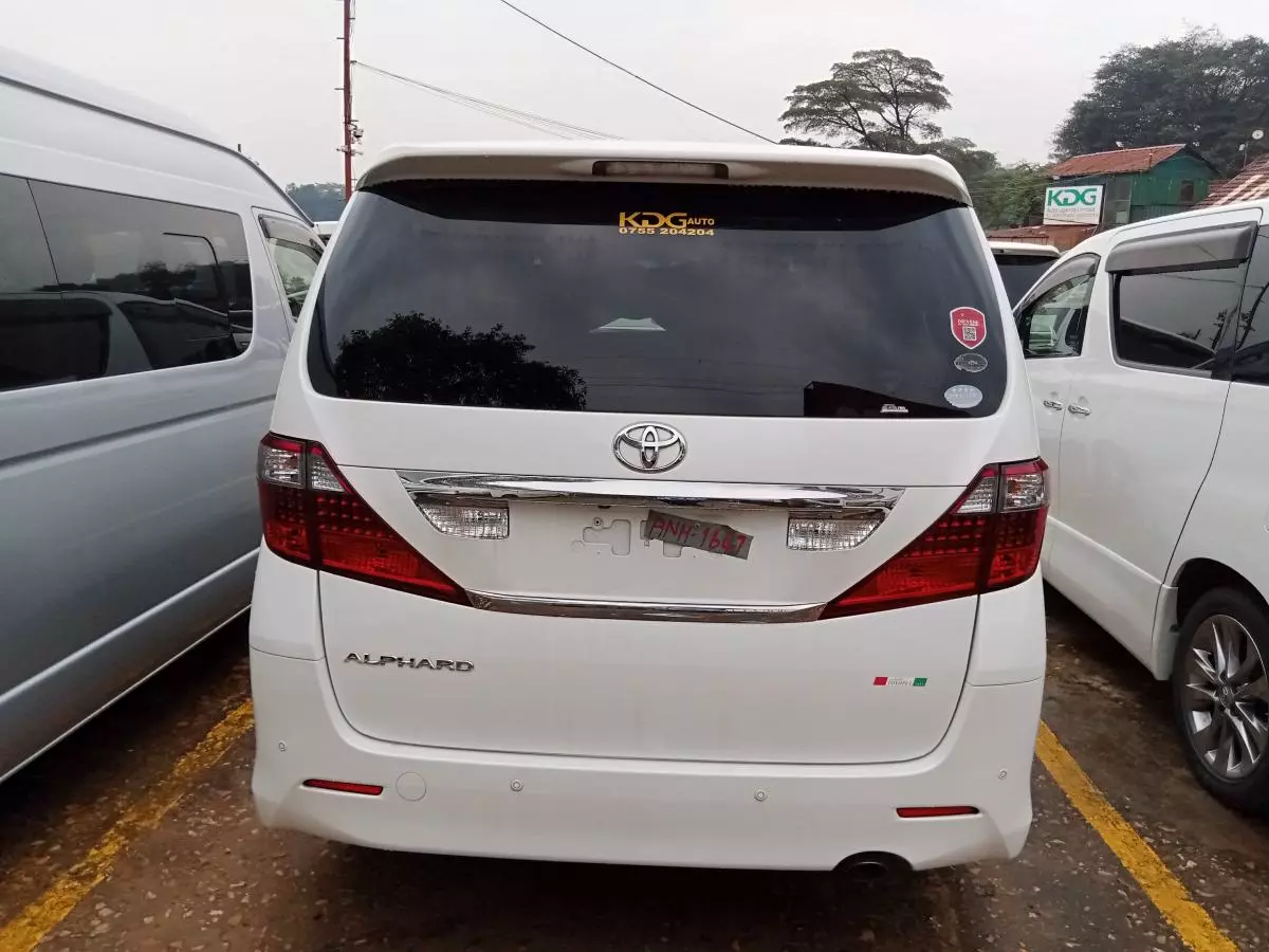 Toyota Alphard   - 2011