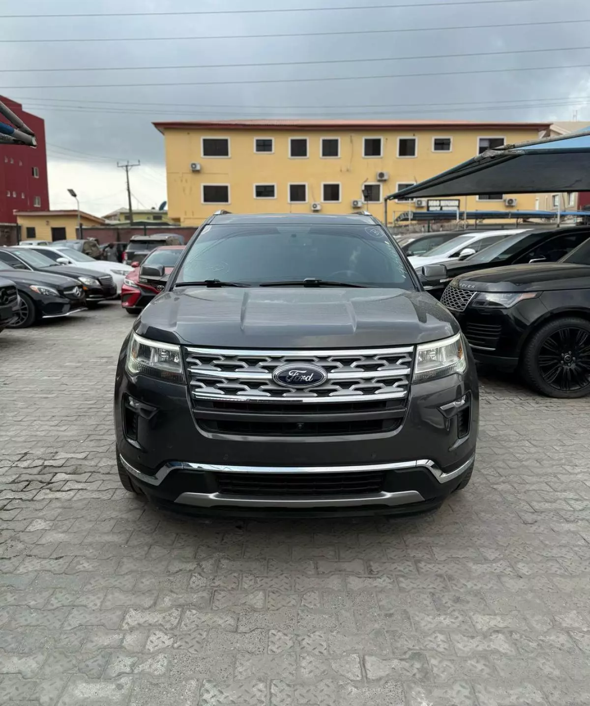 Ford Explorer   - 2018