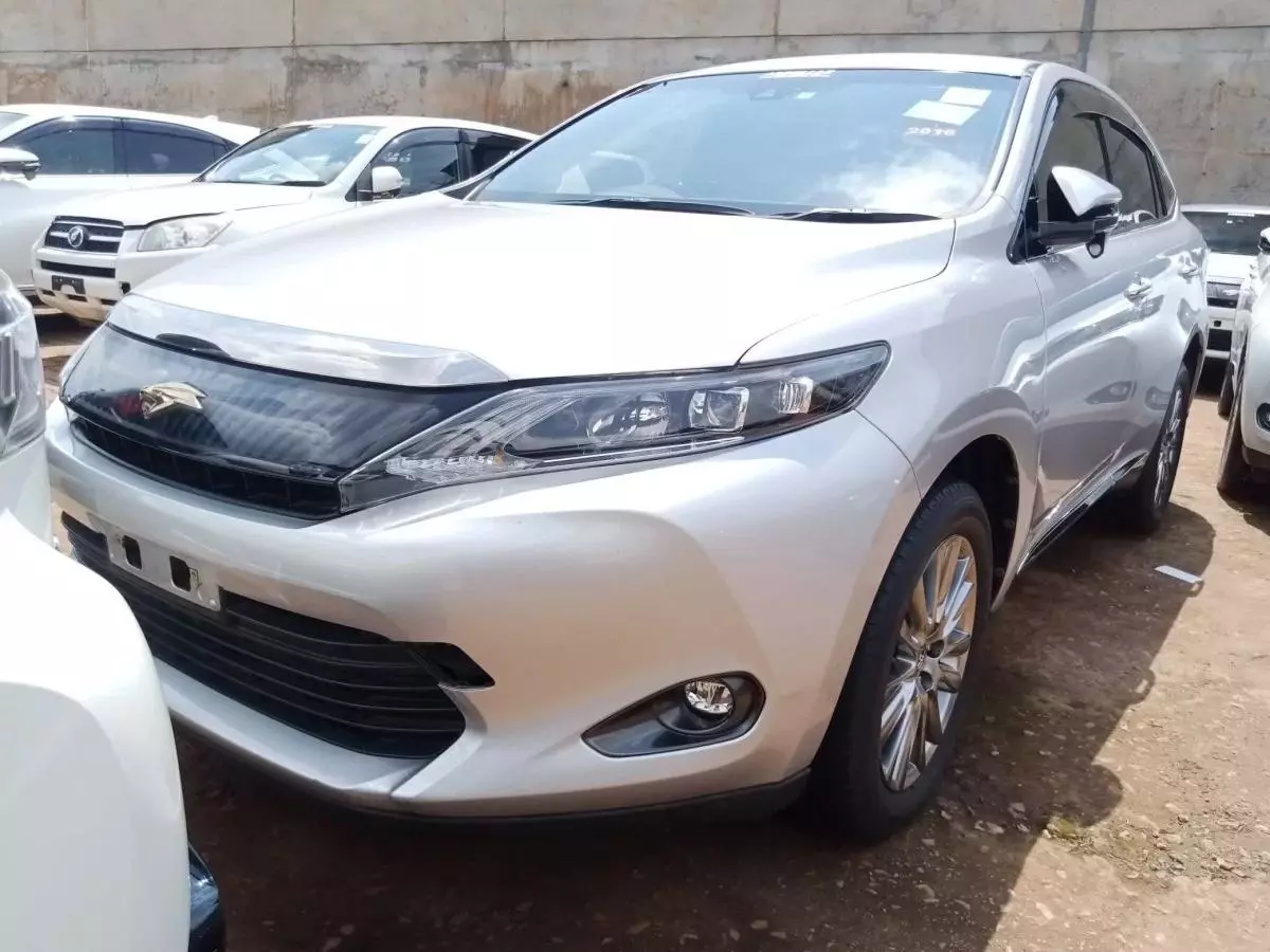 Toyota Harrier   - 2016