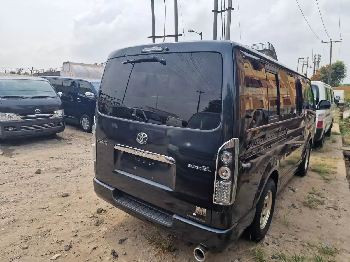 Toyota Hiace   - 2007