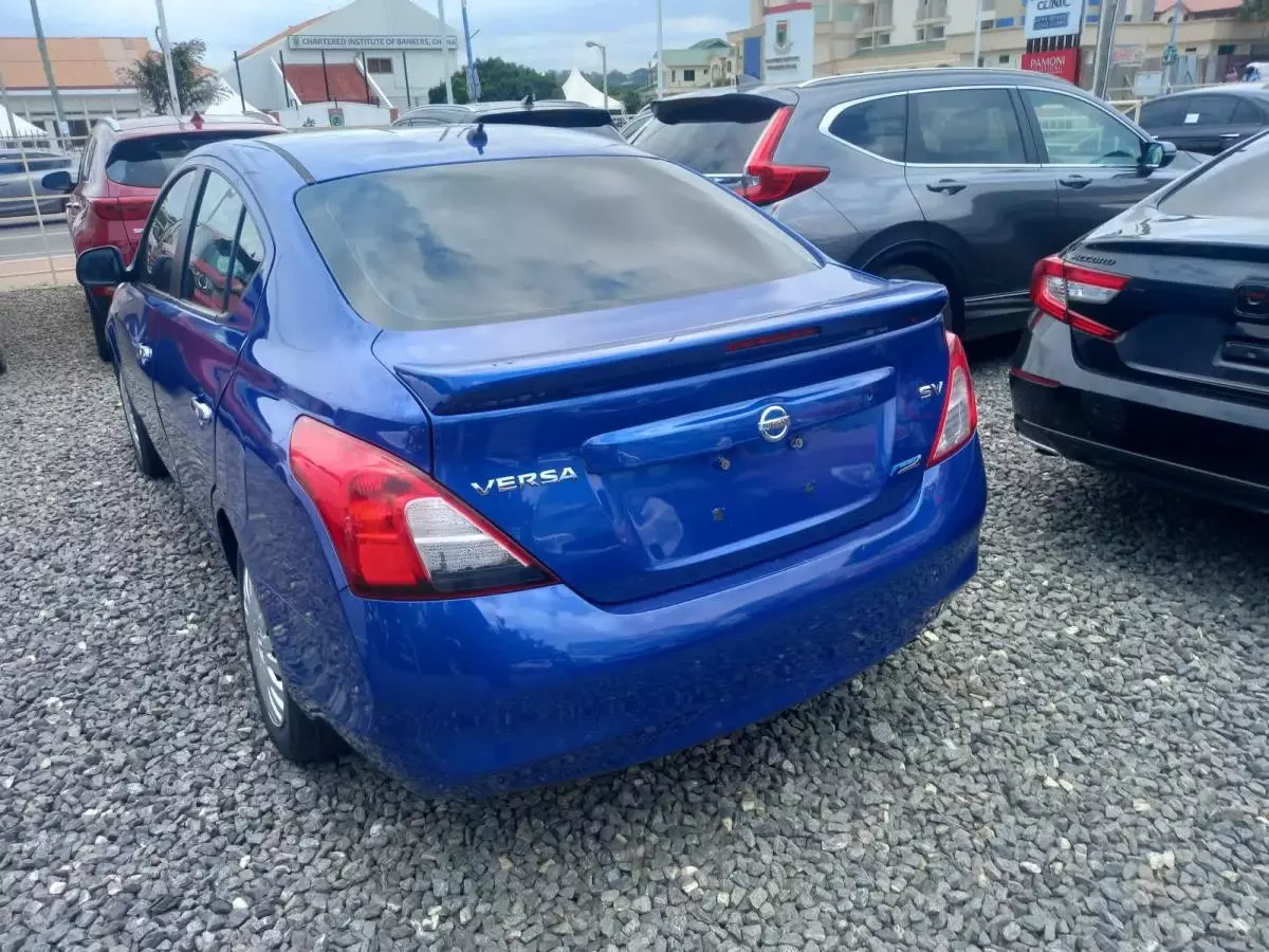 Nissan Versa   - 2014