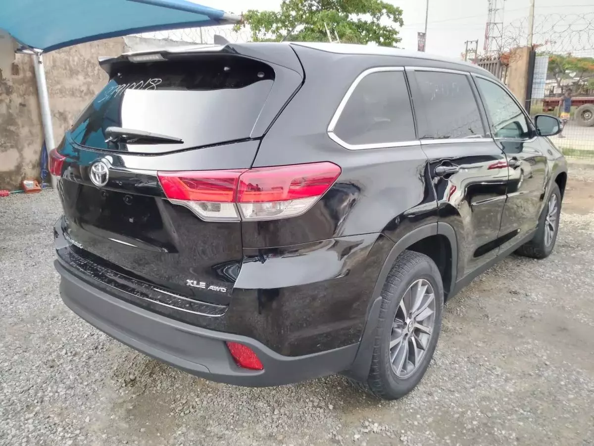 Toyota Highlander   - 2019