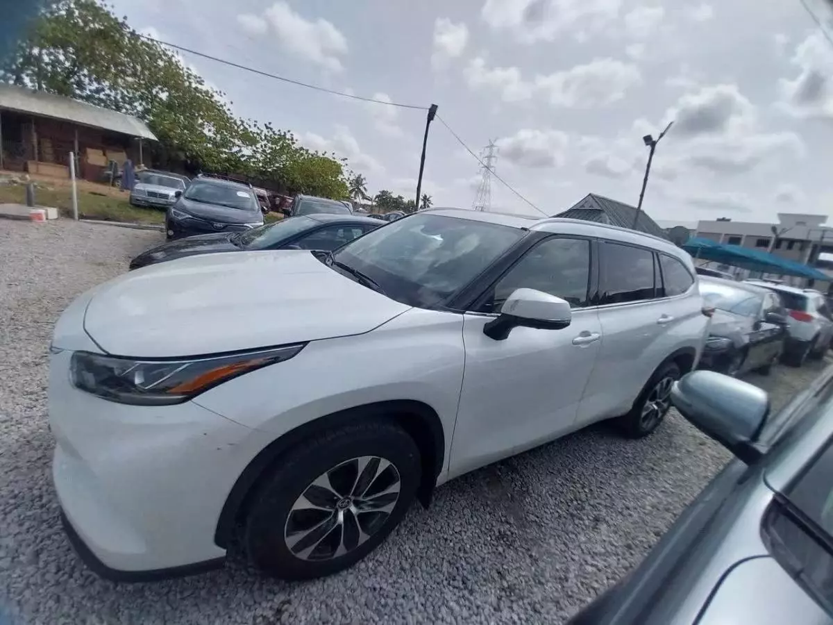 Toyota Highlander   - 2020