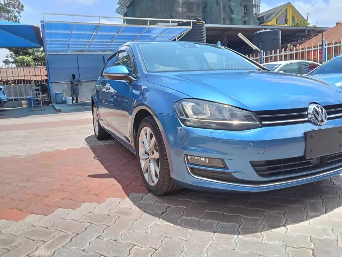 Volkswagen Golf   - 2016