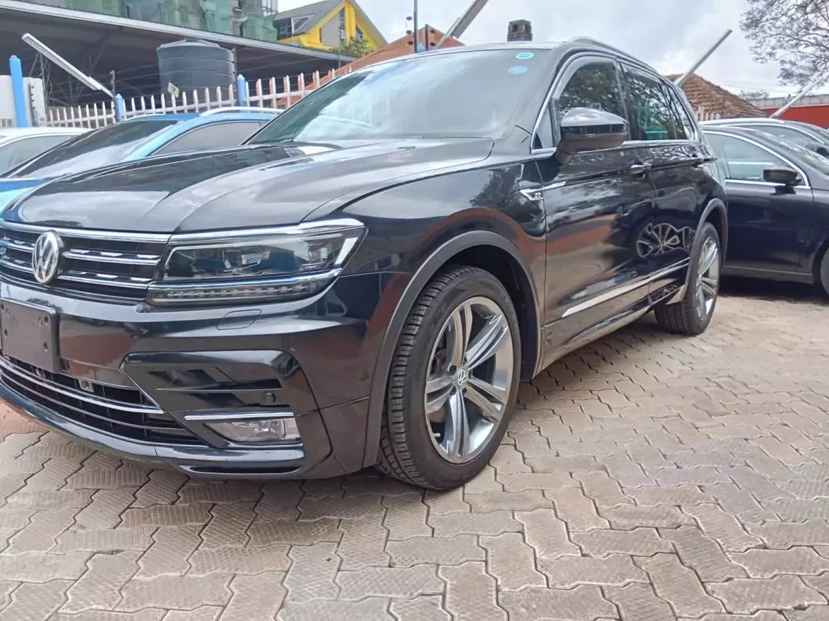 Volkswagen Tiguan   - 2017