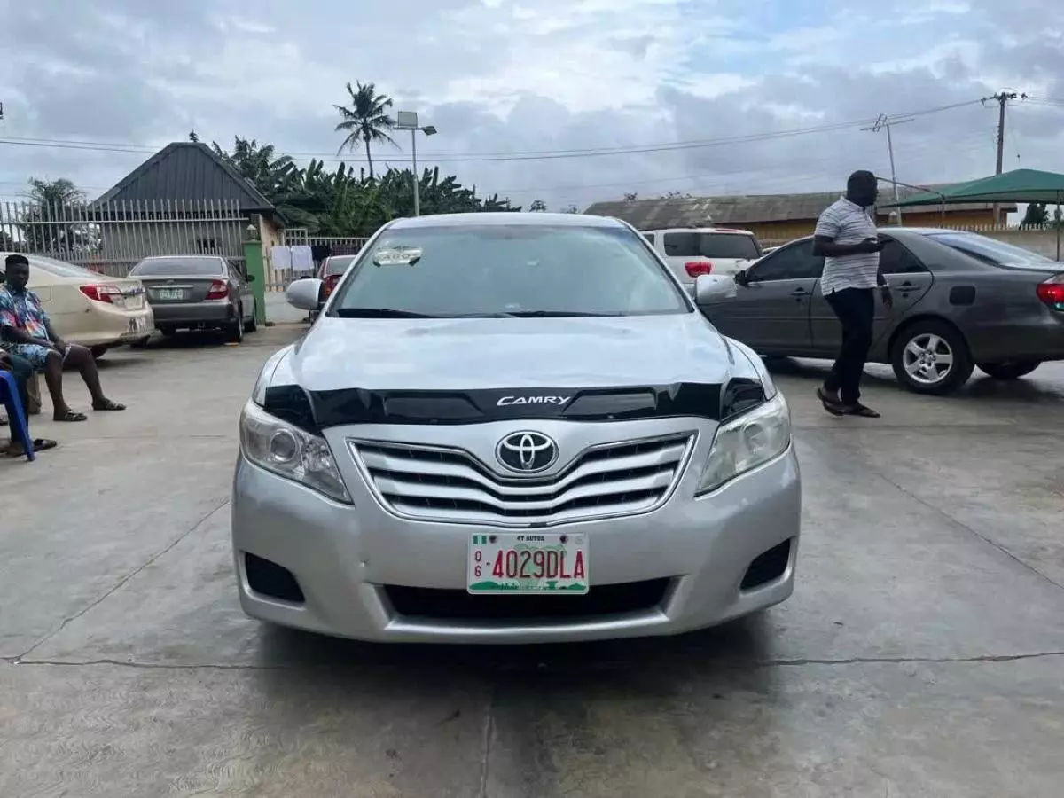 Toyota Camry   - 2011