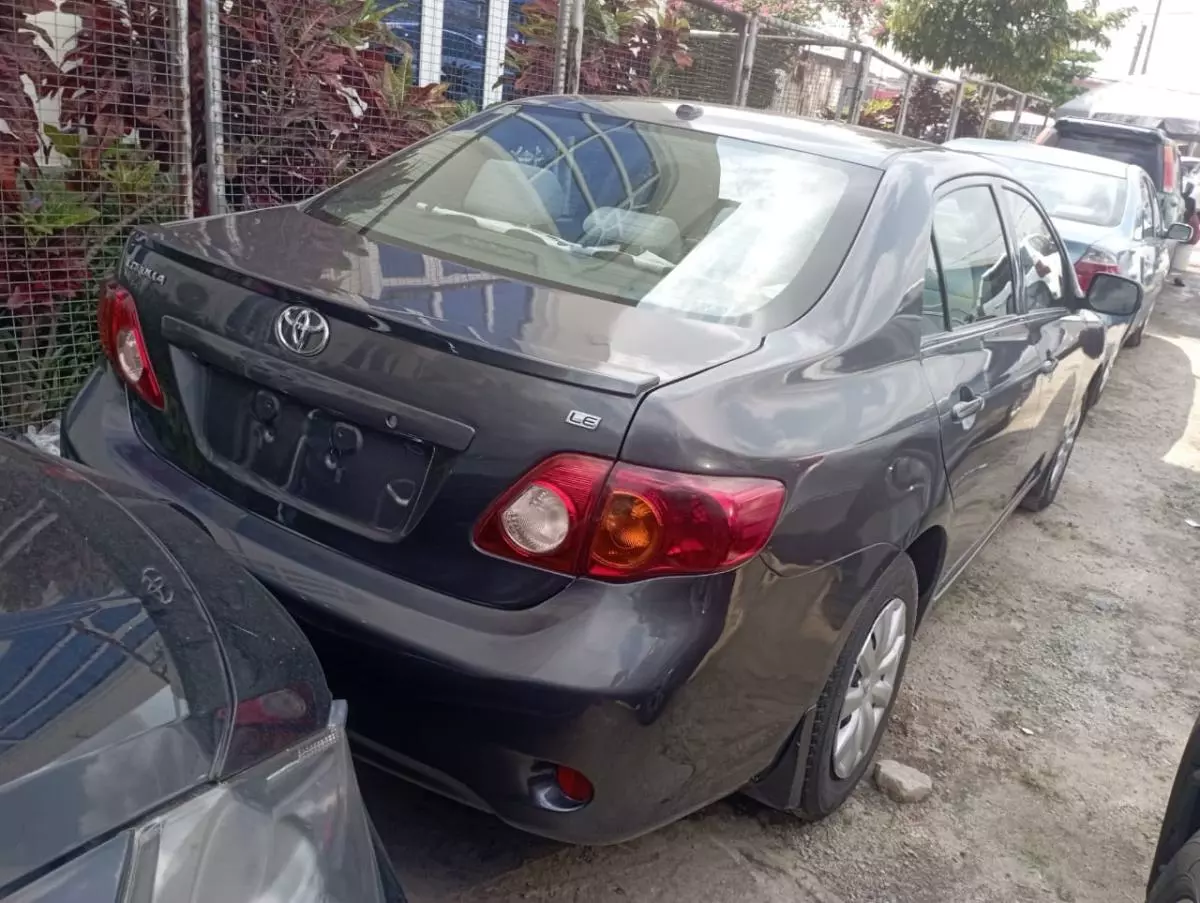 Toyota Corolla   - 2010