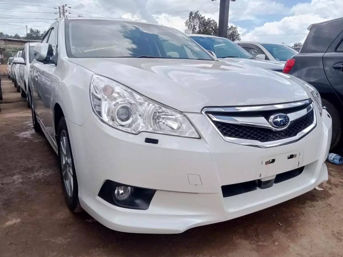 Subaru Legacy   - 2010