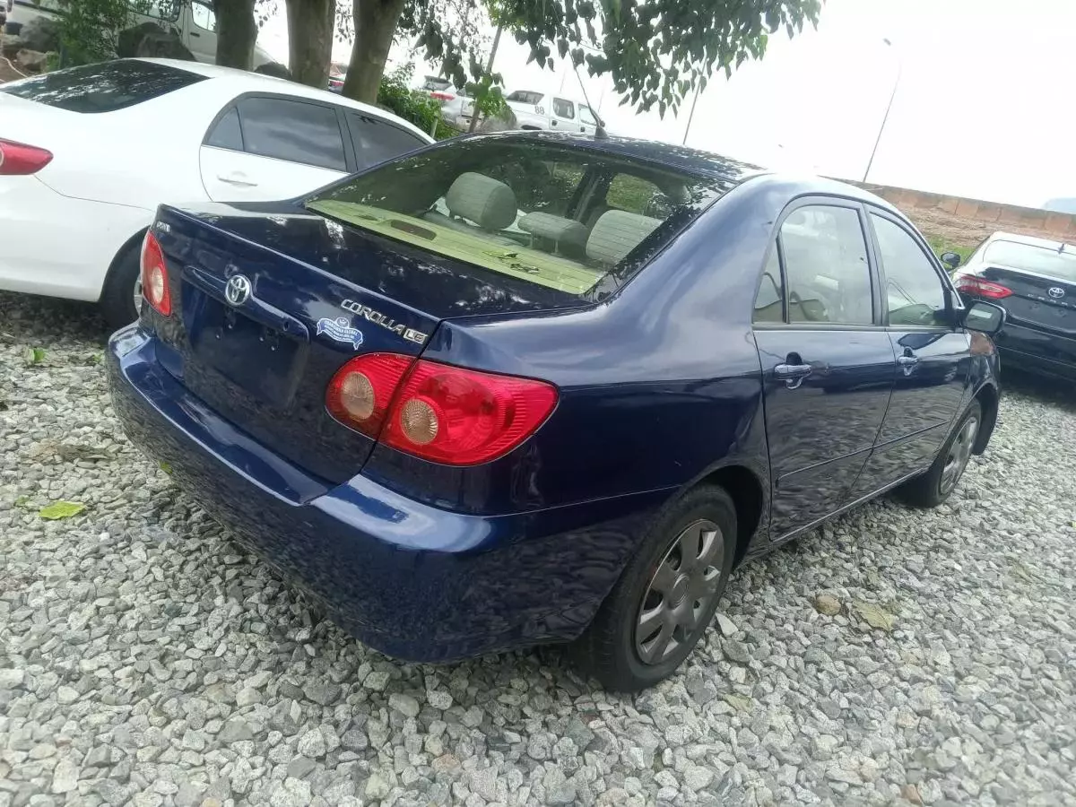 Toyota Corolla   - 2005