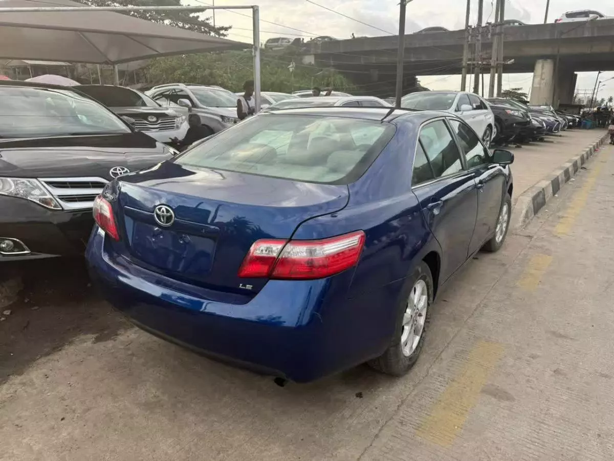 Toyota Camry   - 2007