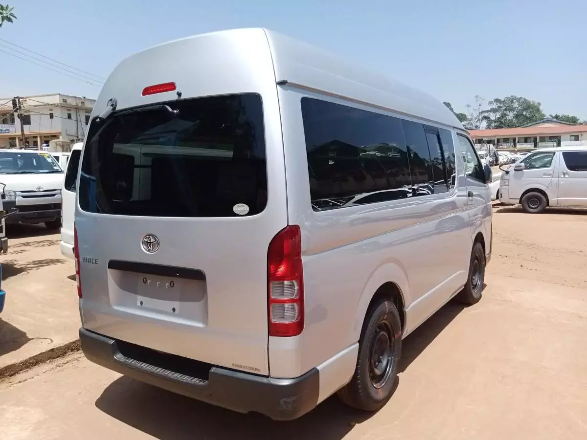 Toyota Hiace   - 2013